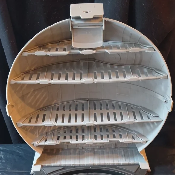  Hot Wheels - Star Wars Rogue One Death Star - Portable Starship Storage Case - Picture 4 of 5